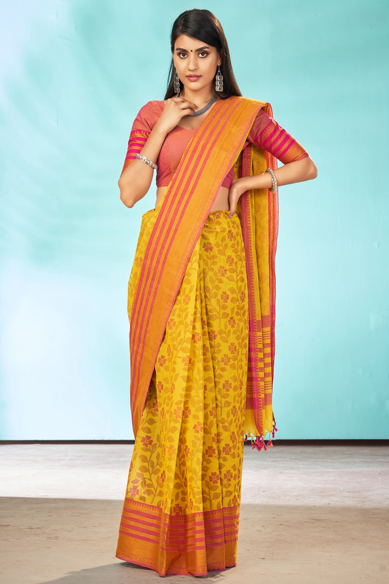 Buy kalhari Self Design Banarasi Jacquard Red Sarees Online @ Best Price In  India | Flipkart.com