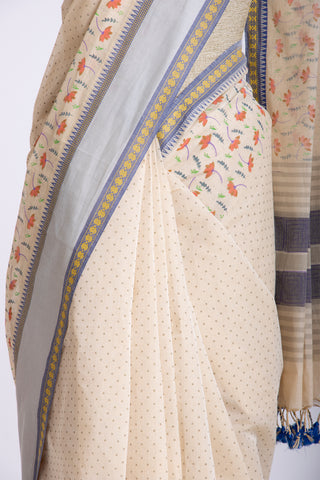 Kanchi cotton saree in floral print with texture