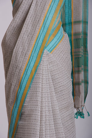 Kanchi cotton saree in dots and small lines print with texture