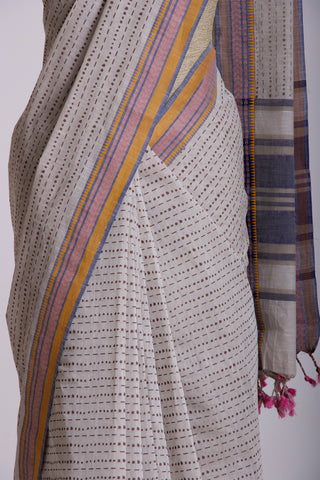 Kanchi cotton saree in dots and small lines print with texture