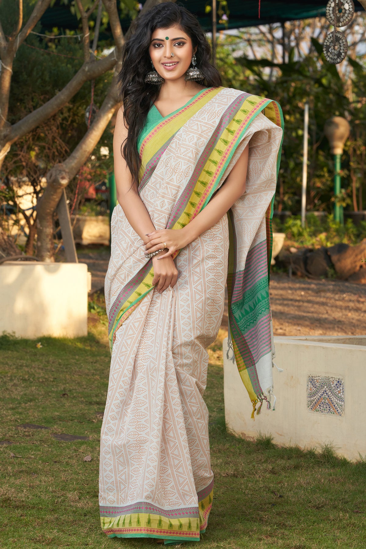 Kanchi cotton saree in floral print with texture