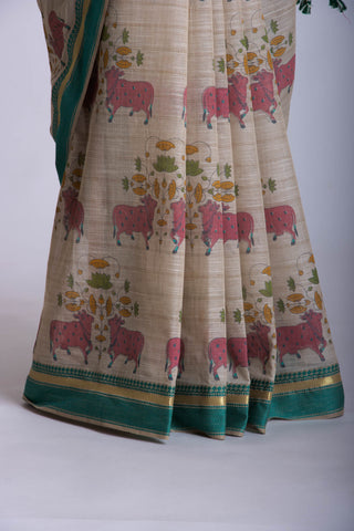 Ikkath Cotton saree in buff Beige with Pichwai floral print