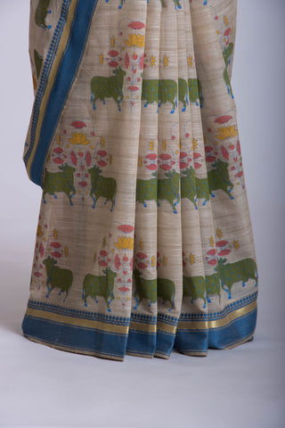 Ikkath Cotton saree in buff Beige with Pichwai floral print