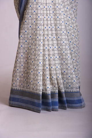 Kanchi Cotton saree  in Off white with geometric pattern hand printed.