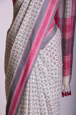 Kanchi Cotton saree  in Off white with geometric pattern hand printed.