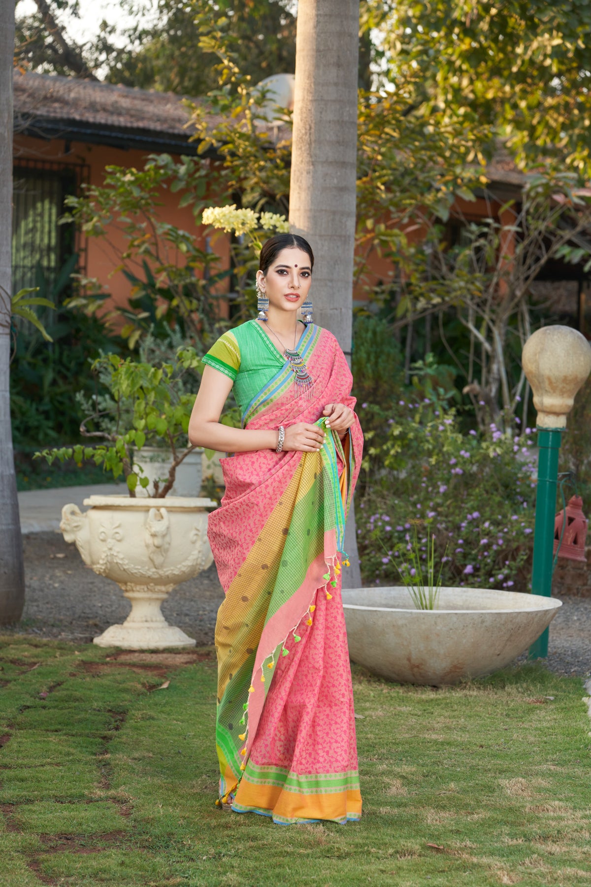 Chettinadu cotton saree in French pink with floral jaal handprint.